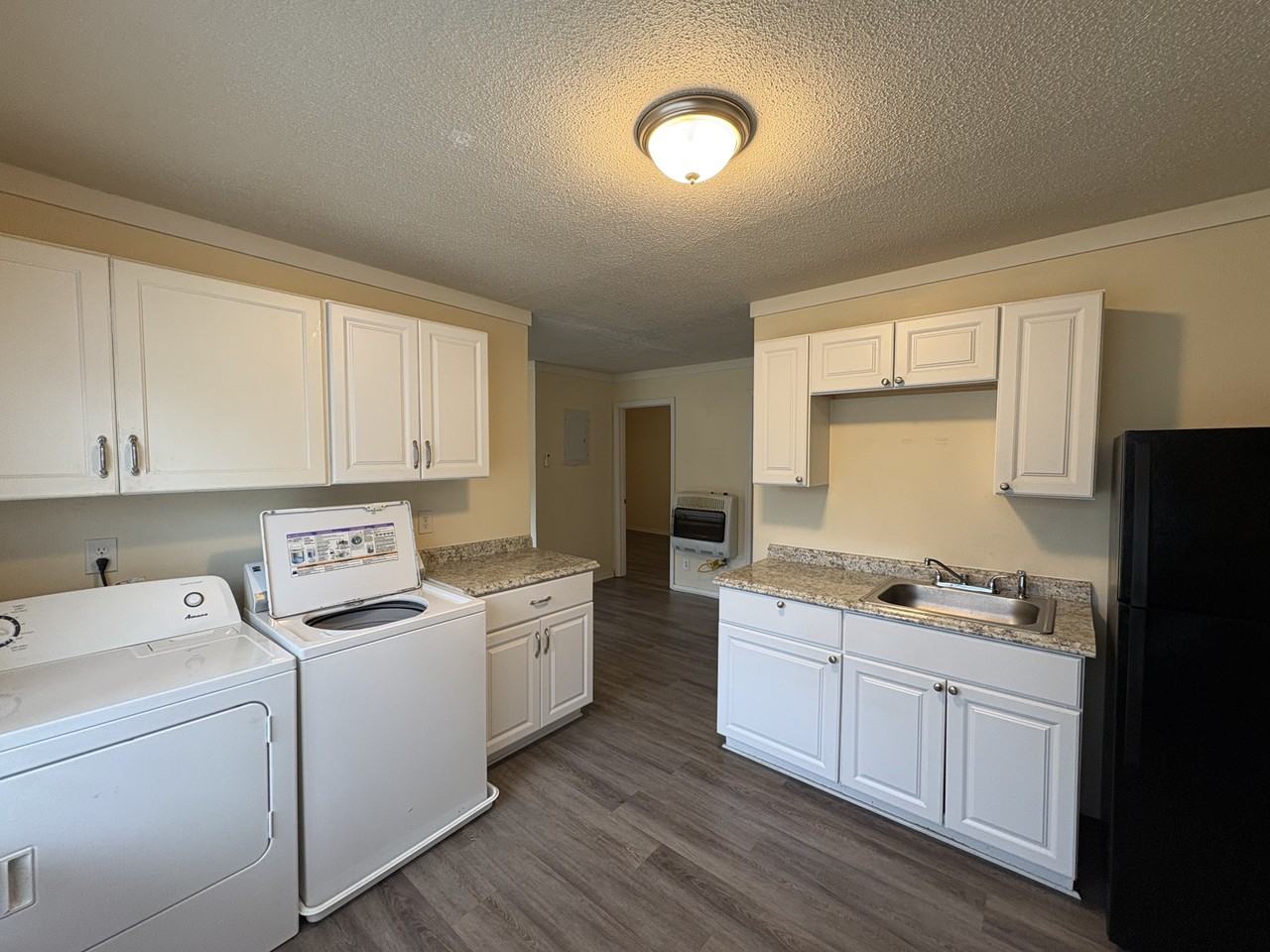 820 Mobile St #A - Photo 4 of 7