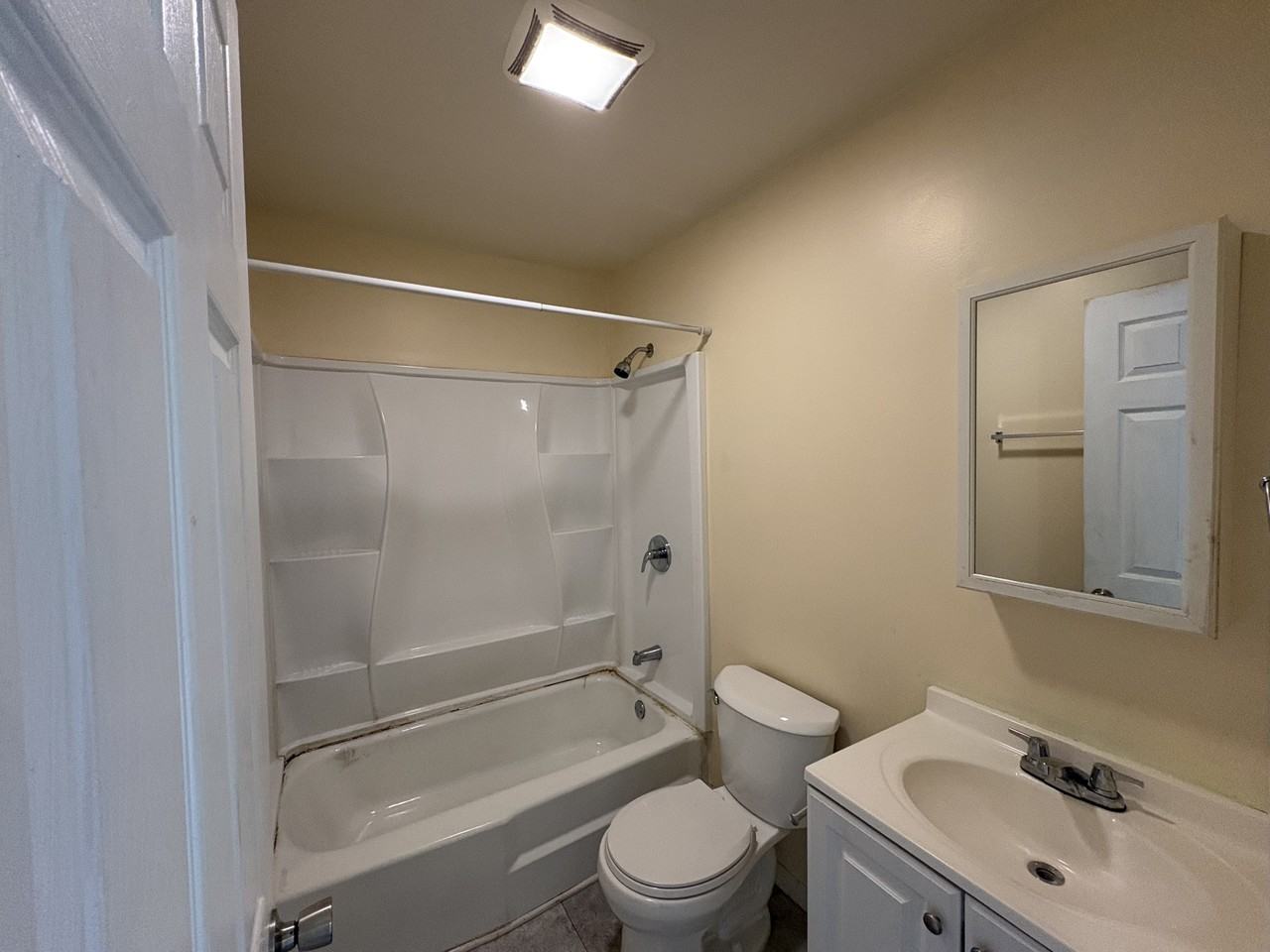 820 Mobile St #A - Photo 5 of 7