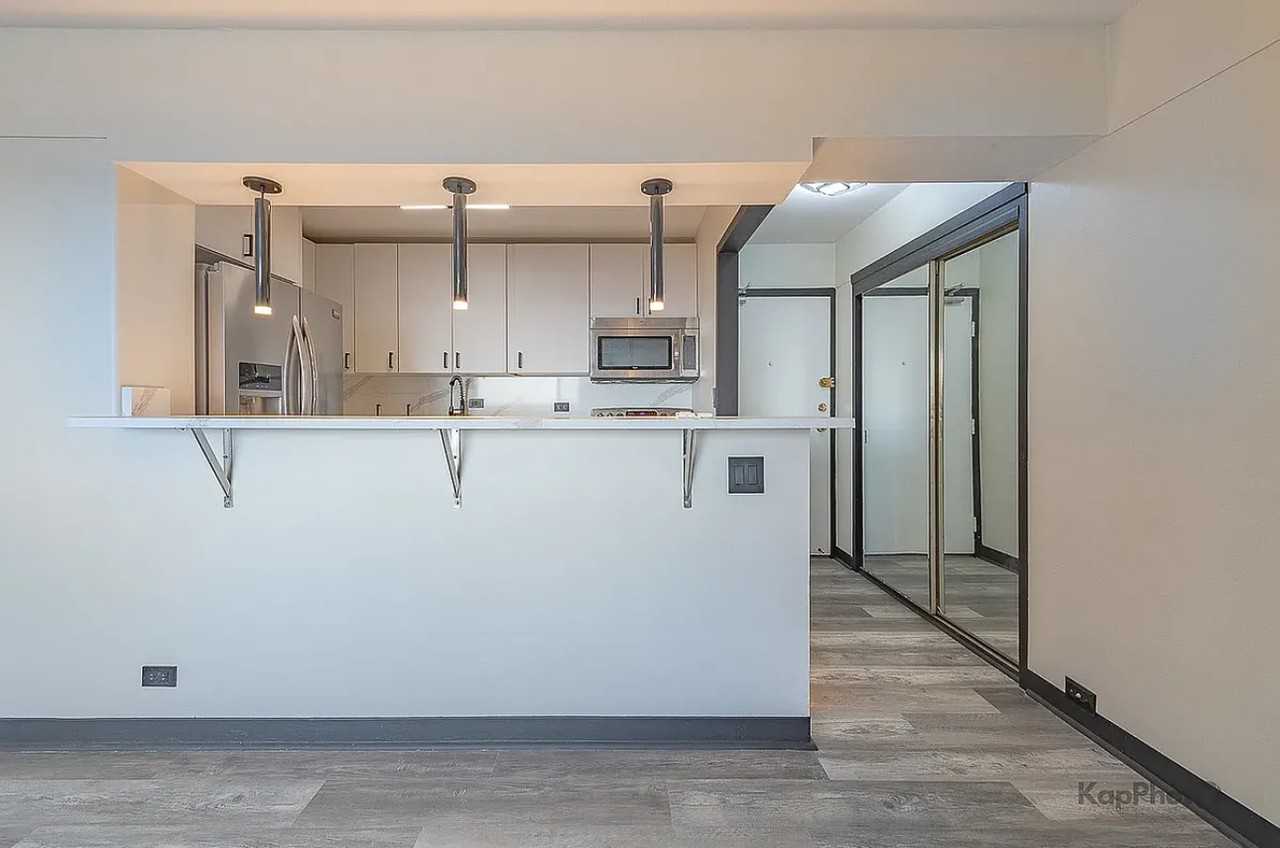 7337 S South Shore Dr #902 - Photo 4 of 34