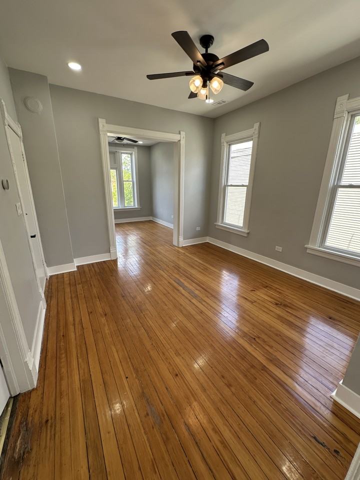 727 E 89th St #2 - Photo 3 of 10