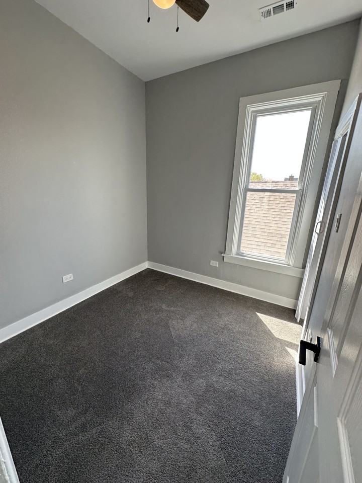 727 E 89th St #2 - Photo 4 of 10