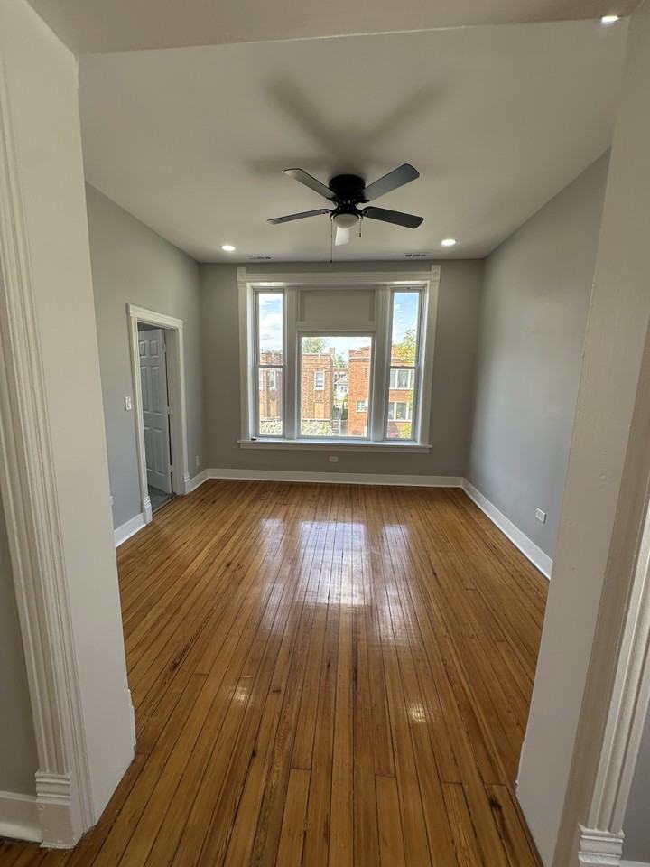 727 E 89th St #2 - Photo 6 of 10