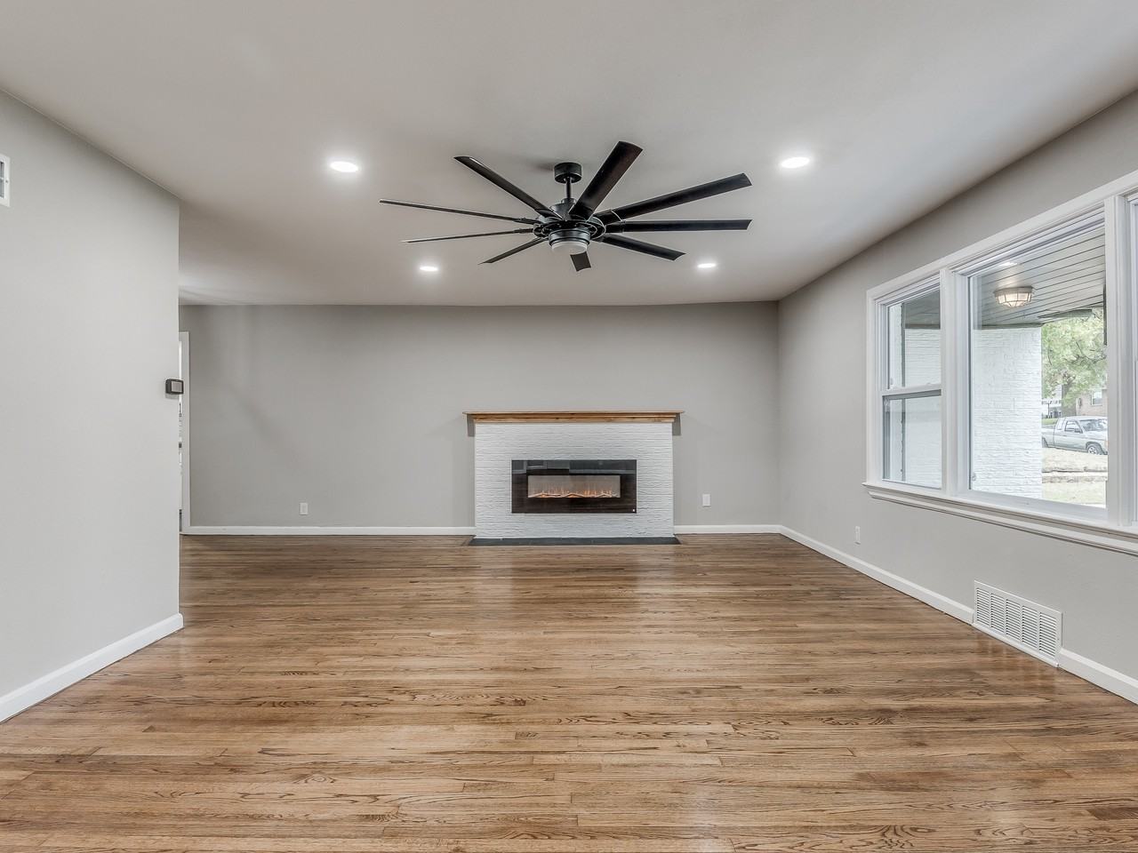349 Se Rockwood Ave #NA - Photo 2 of 44