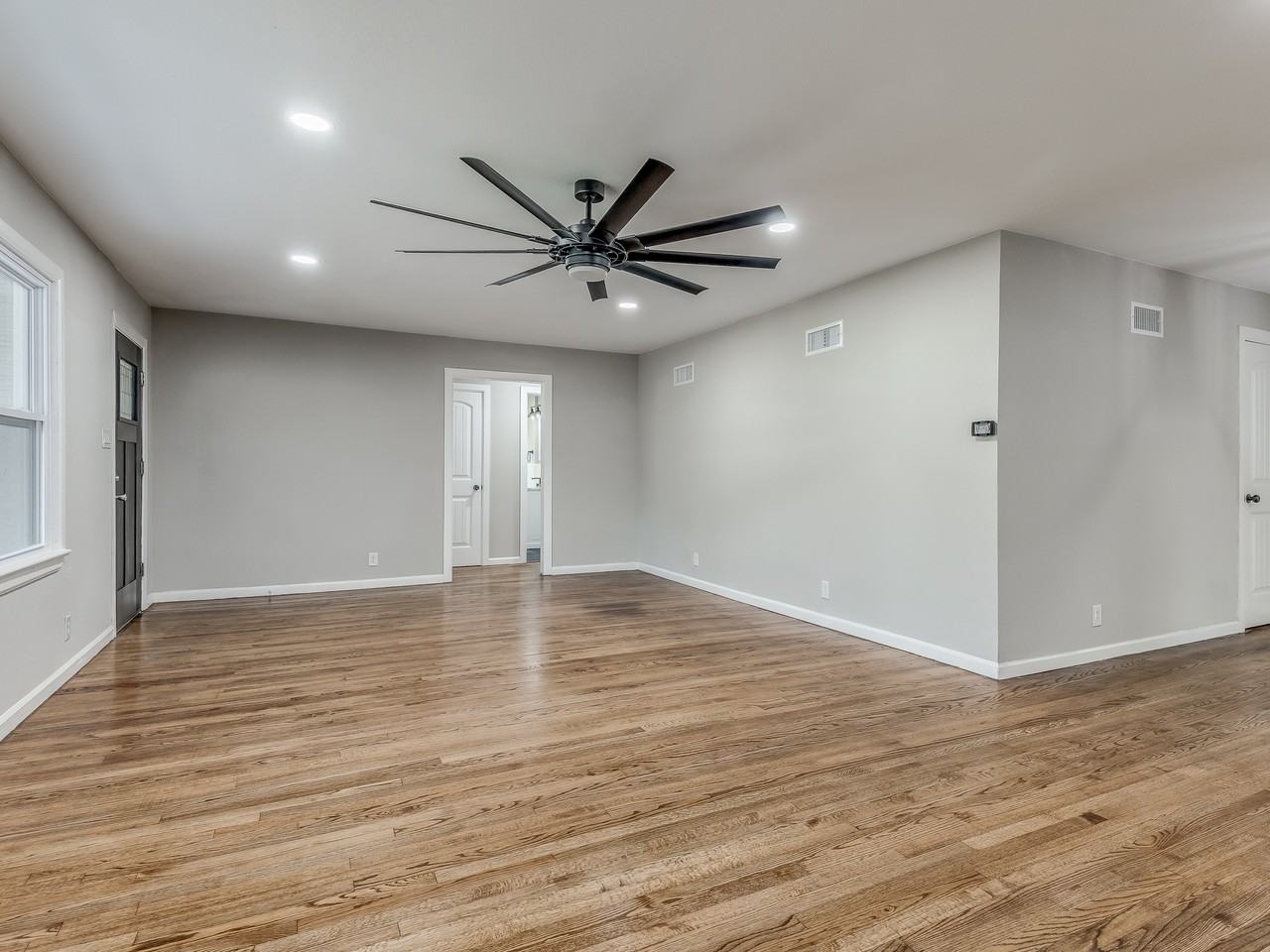 349 Se Rockwood Ave #NA - Photo 3 of 44