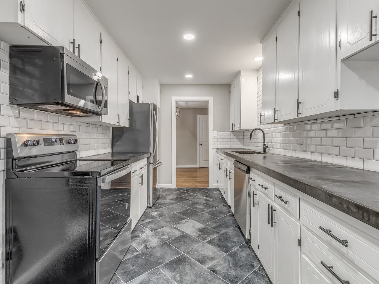 349 Se Rockwood Ave #NA - Photo 6 of 44