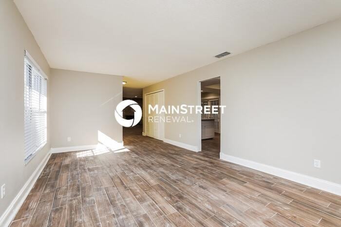 1580 Banks St - Photo 3 of 16