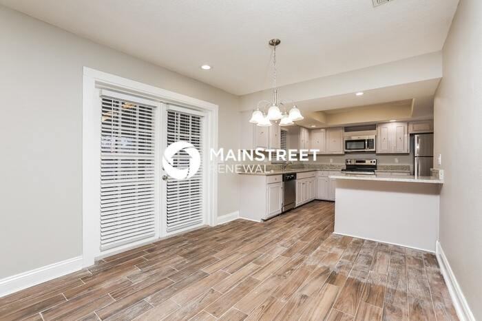 1580 Banks St - Photo 5 of 16