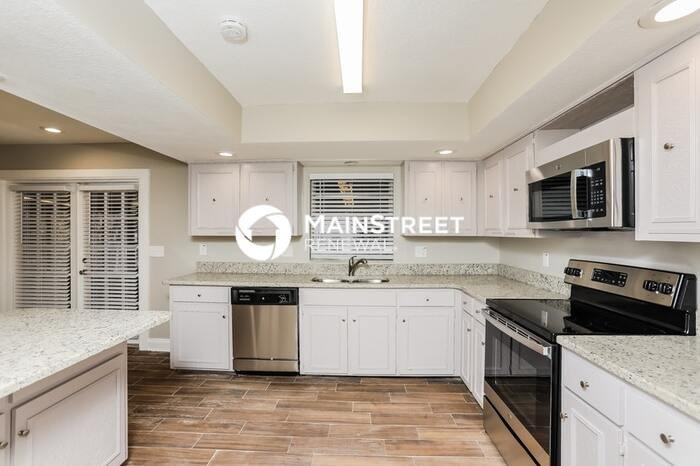 1580 Banks St - Photo 6 of 16
