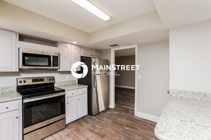 1580 Banks St - Photo 7 of 16
