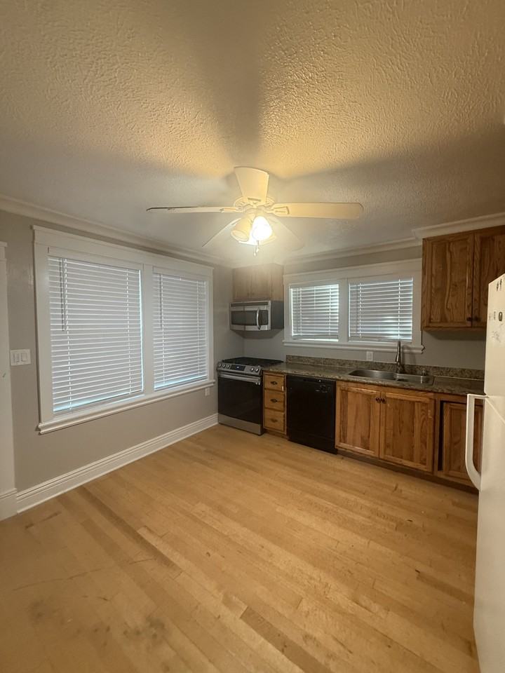 412 Maple St #NA - Photo 3 of 11