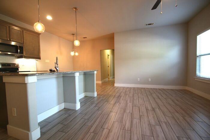8039 Arbor Ave - Photo 4 of 21