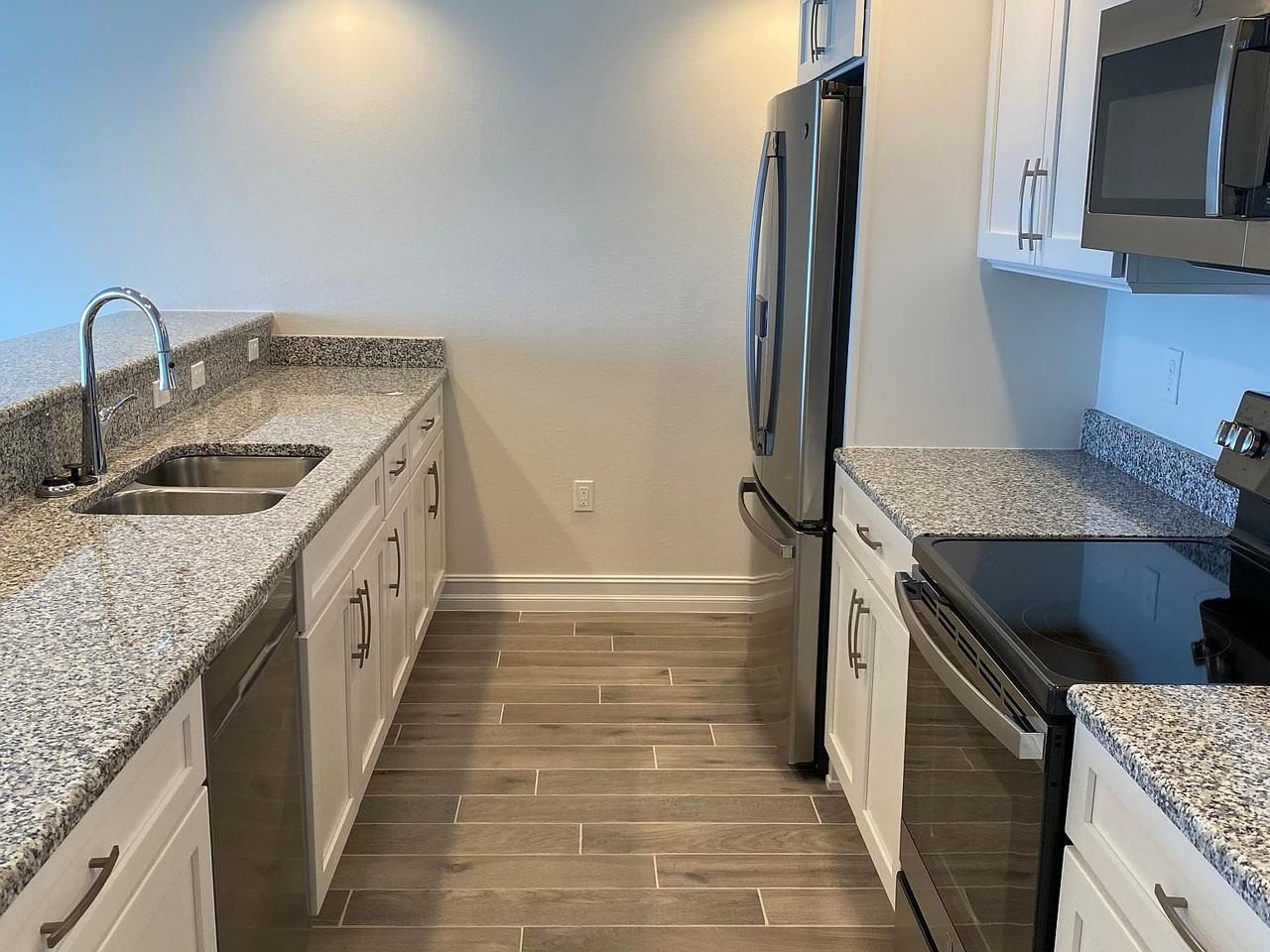 1825 Riverside Dr #304 - Photo 5 of 21