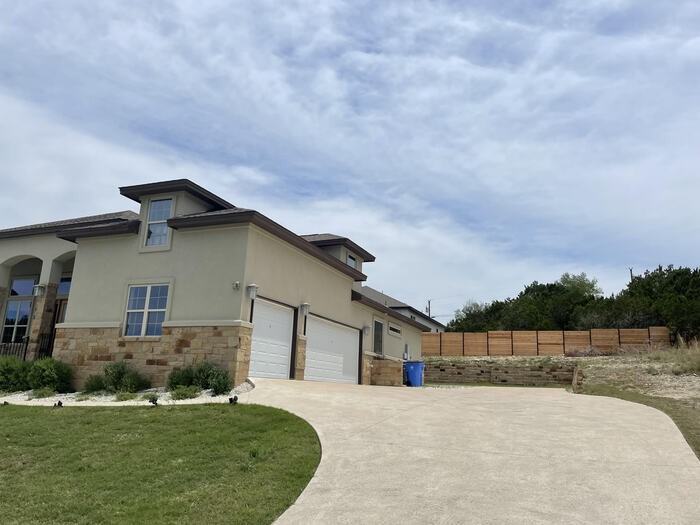 21208 Oak Dale Dr - Photo 2 of 23