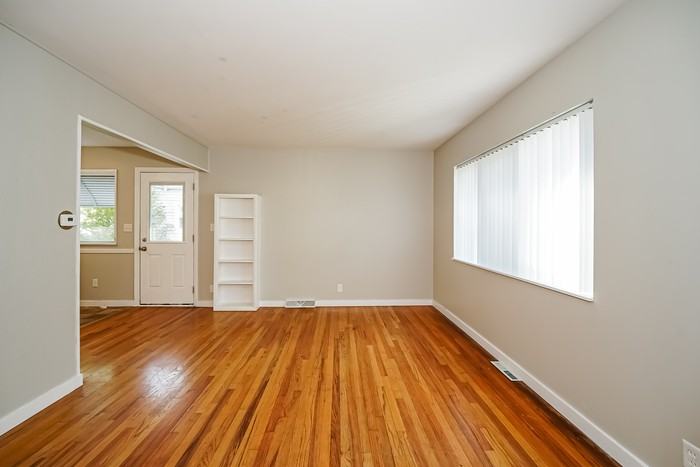 1083 Hancock Ave - Photo 4 of 16