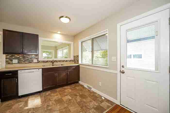 1083 Hancock Ave - Photo 5 of 16
