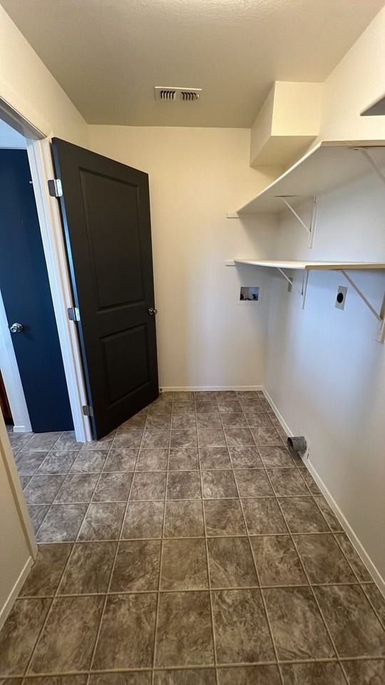 1281 Dakota Dr - Photo 4 of 8
