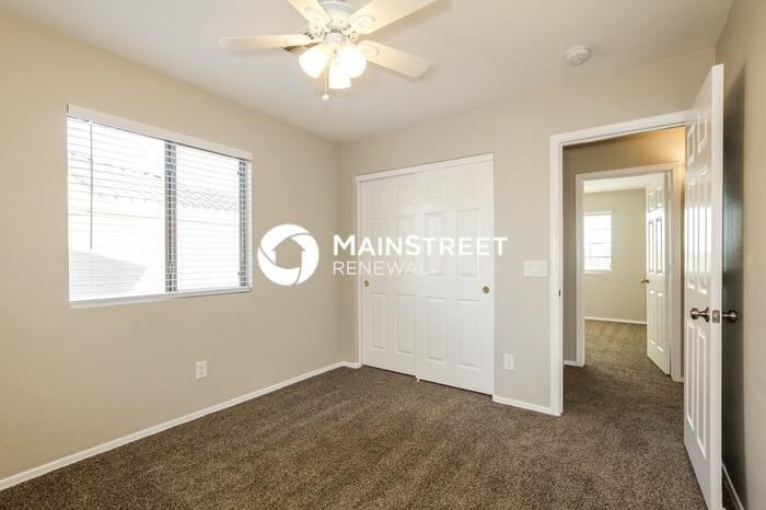 13000 W Lisbon Ln - Photo 7 of 19
