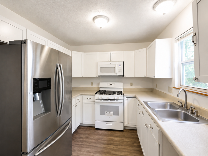 1113 Smithfarm Ave - Photo 4 of 13