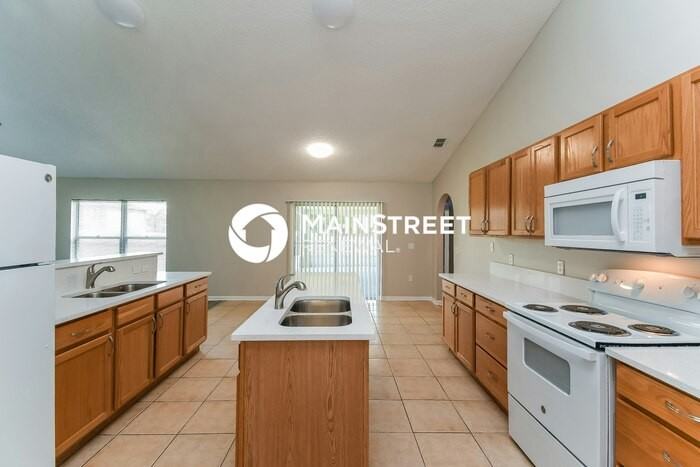 7218 Oxfordshire Ave - Photo 4 of 16