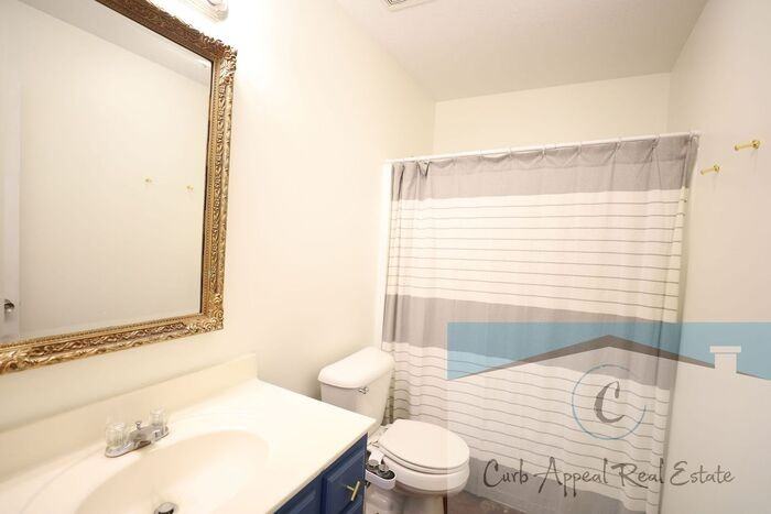 125 Logan St - Photo 2 of 12