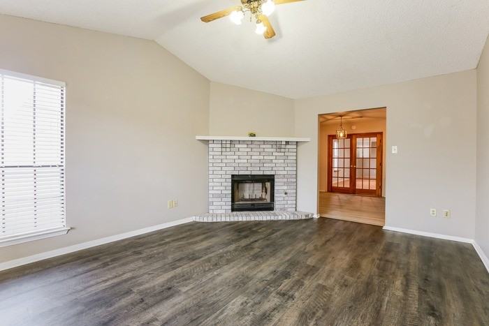 511 Sanders Ln - Photo 3 of 11