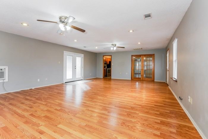 511 Sanders Ln - Photo 5 of 11