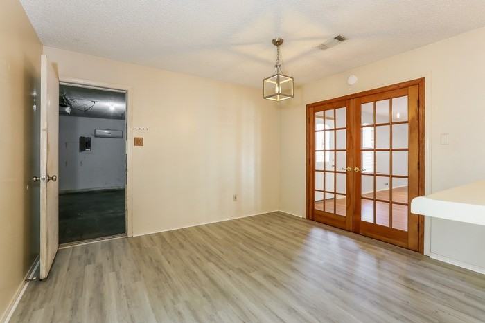 511 Sanders Ln - Photo 6 of 11