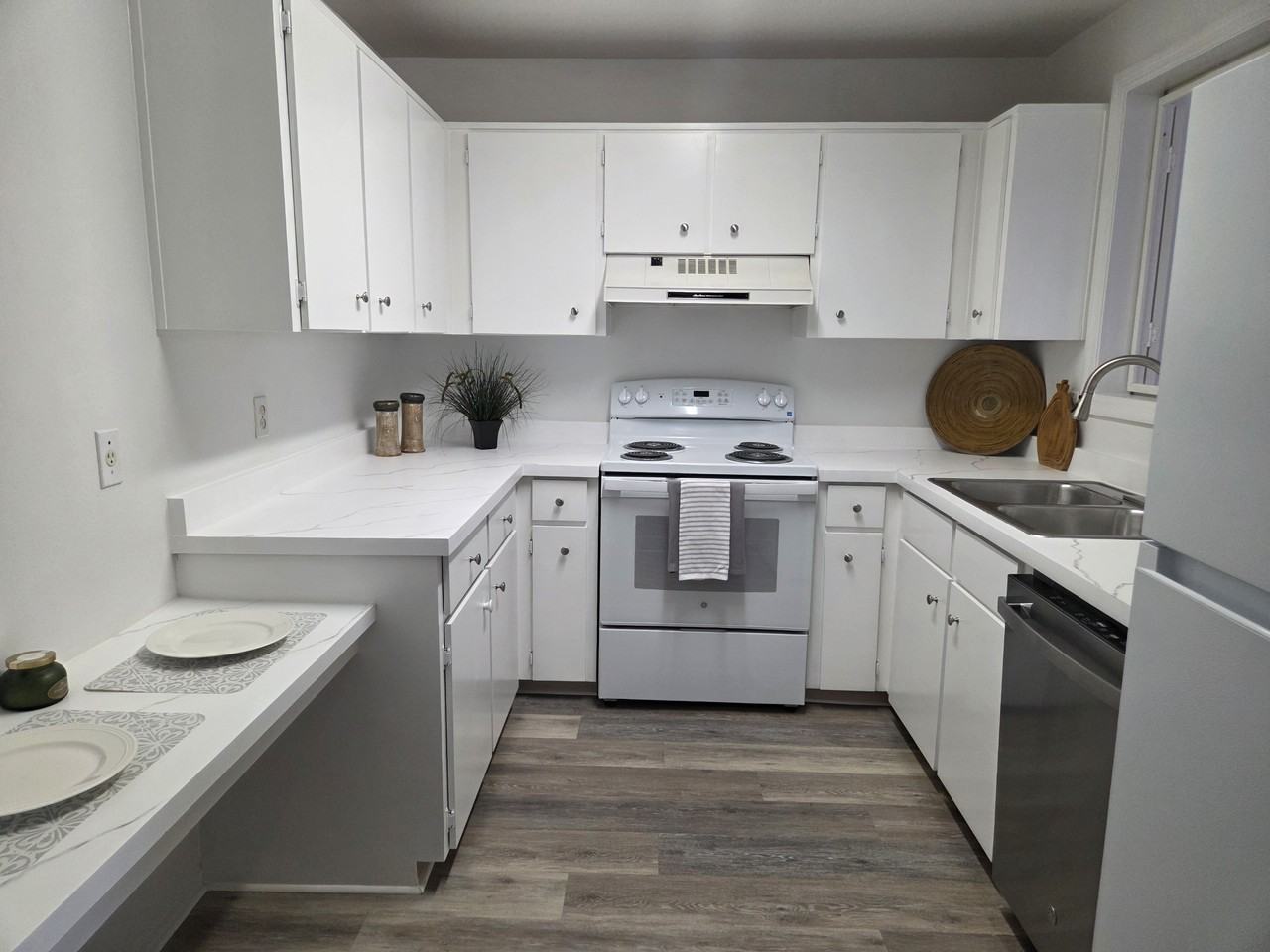 1632 Tudor Ln #1632 - Photo 2 of 14