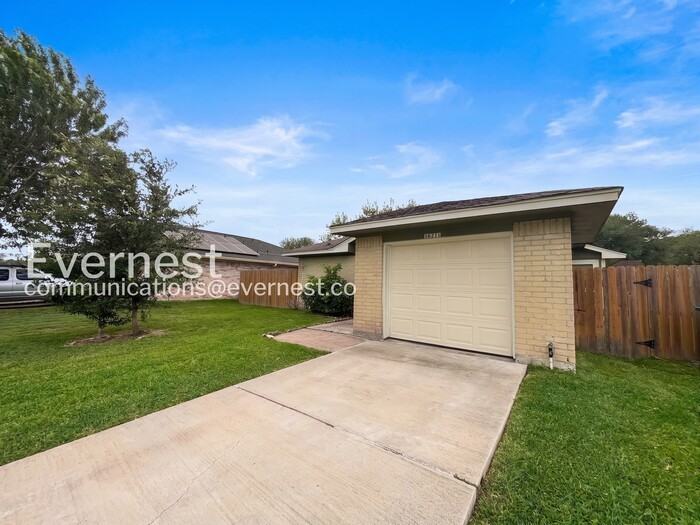 16211 Corsair Rd - Photo 4 of 29