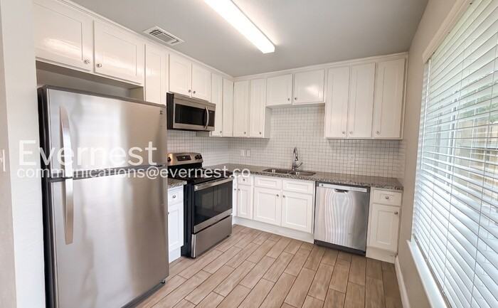 16211 Corsair Rd - Photo 6 of 29