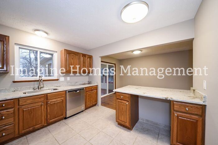 6734 Duneden Ave - Photo 6 of 17