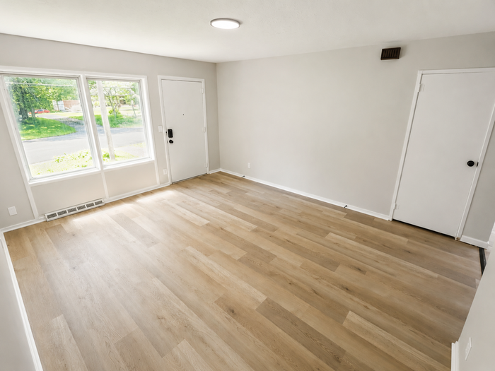 255 Taylor Rd - Photo 3 of 15