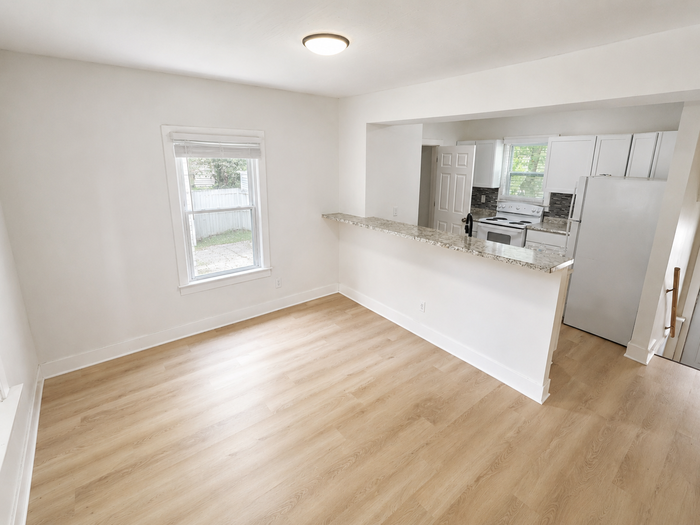82 Detroit St - Photo 4 of 13