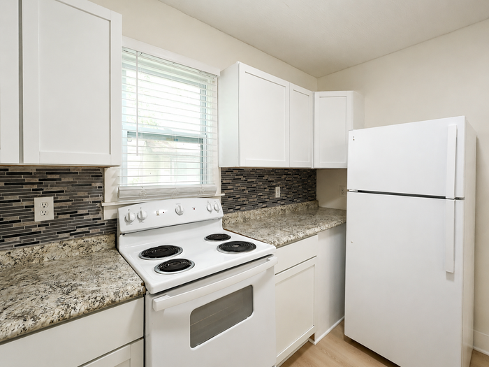 82 Detroit St - Photo 5 of 13