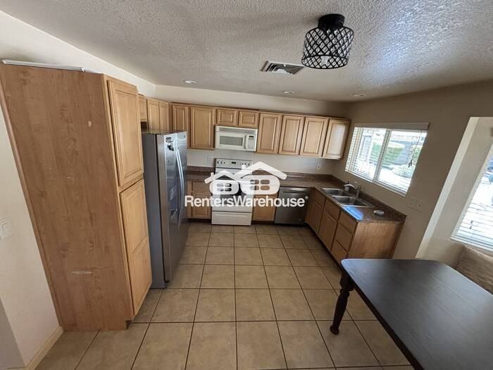 1116 N Stanley Pl - Photo 3 of 25