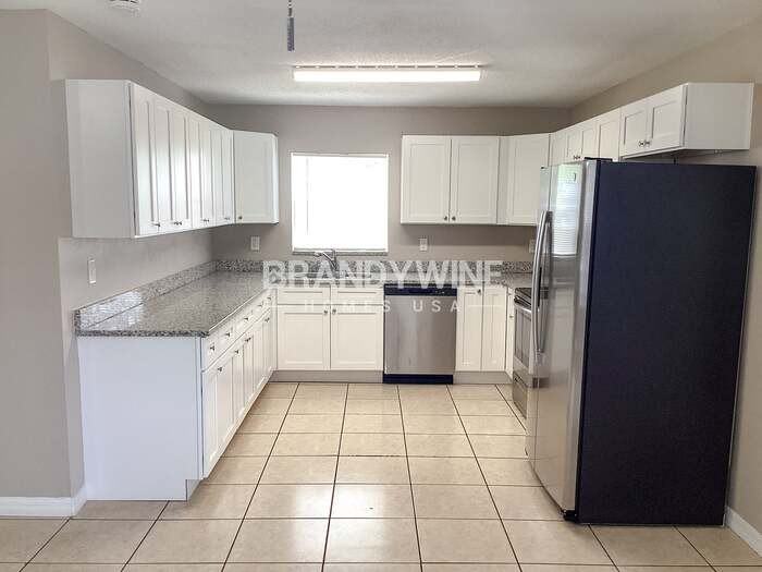 803 E Baker St - Photo 4 of 20