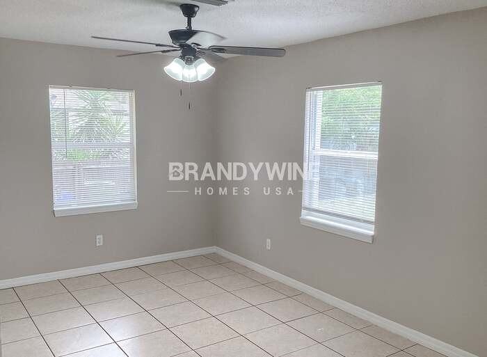 803 E Baker St - Photo 5 of 20