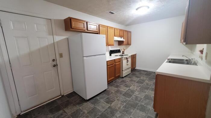 1091 Micha Way - Photo 3 of 18