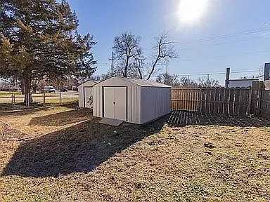 701 N Doris St - Photo 5 of 11