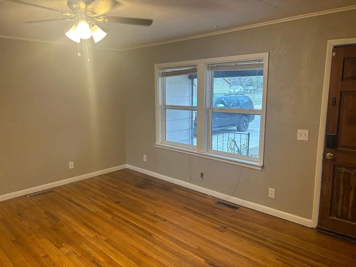 701 N Doris St - Photo 7 of 11