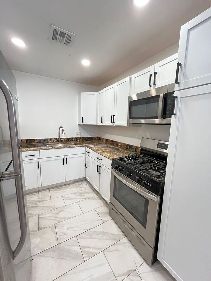 1924 N Cross Ave - Photo 6 of 11