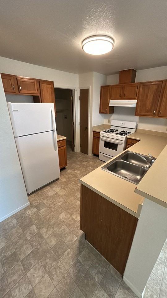 1132 Dakota Dr - Photo 3 of 4