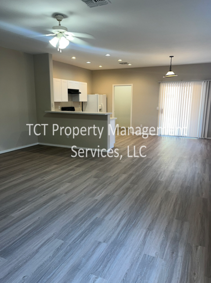 9136 W Cambridge Ave - Photo 2 of 10