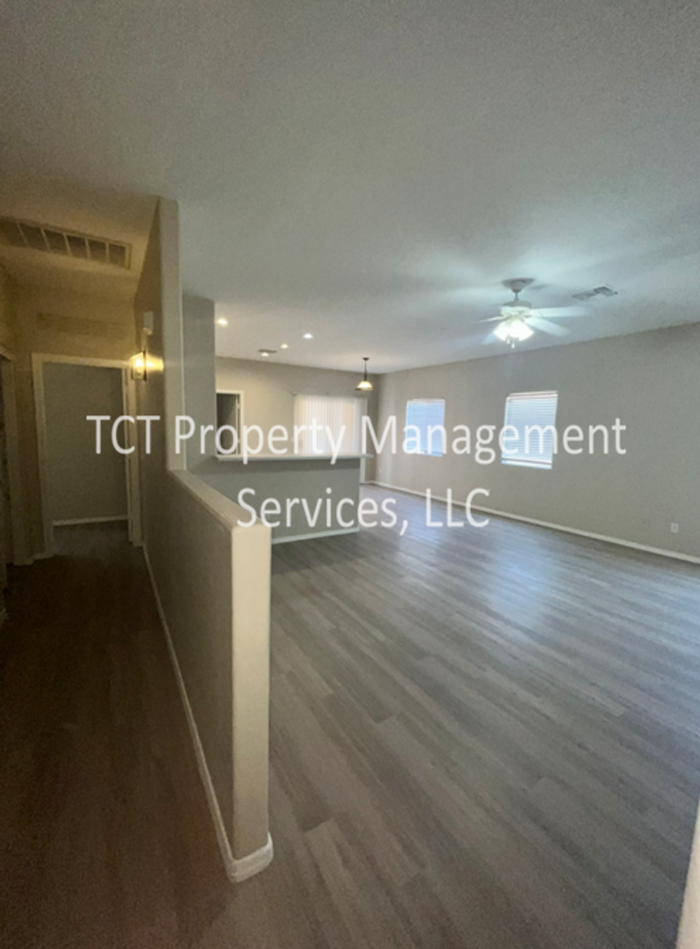 9136 W Cambridge Ave - Photo 4 of 10
