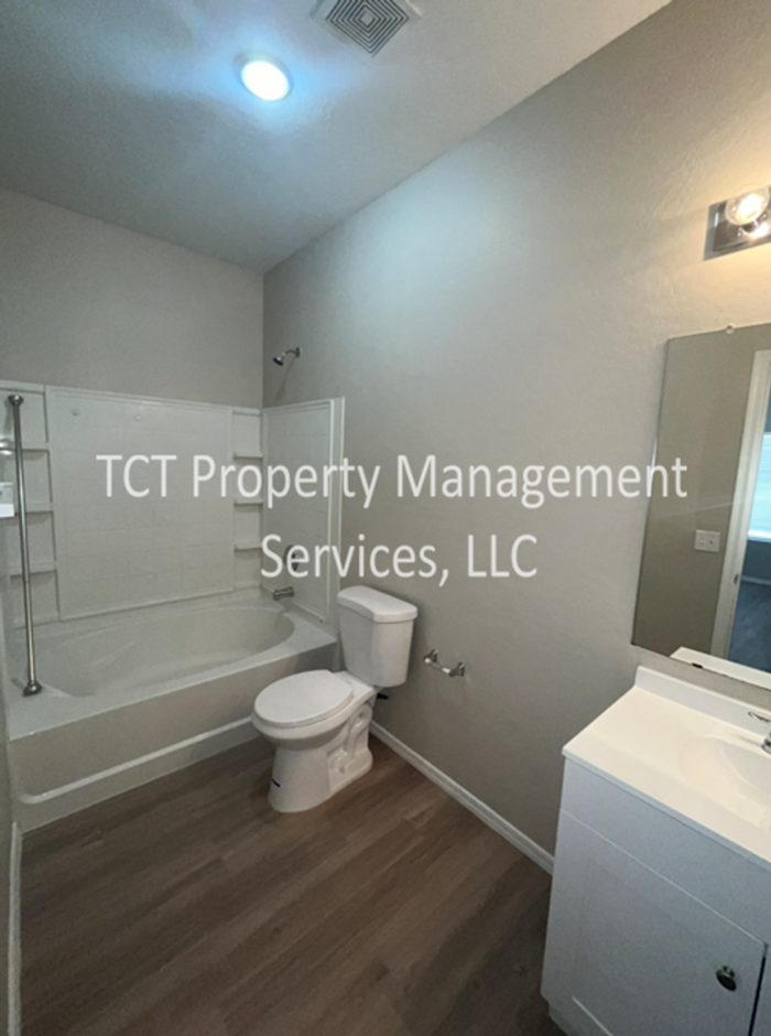 9136 W Cambridge Ave - Photo 6 of 10