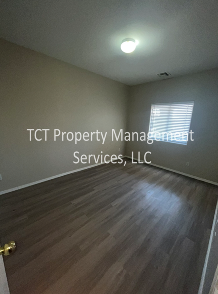9136 W Cambridge Ave - Photo 7 of 10