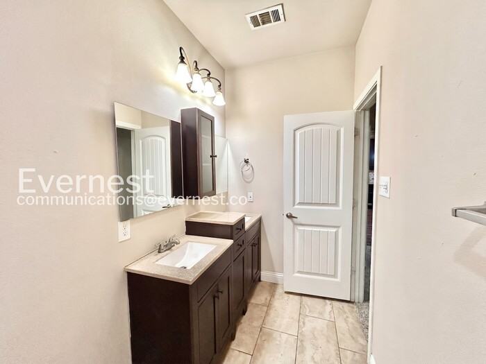 3502 Edgewood St - Photo 7 of 26