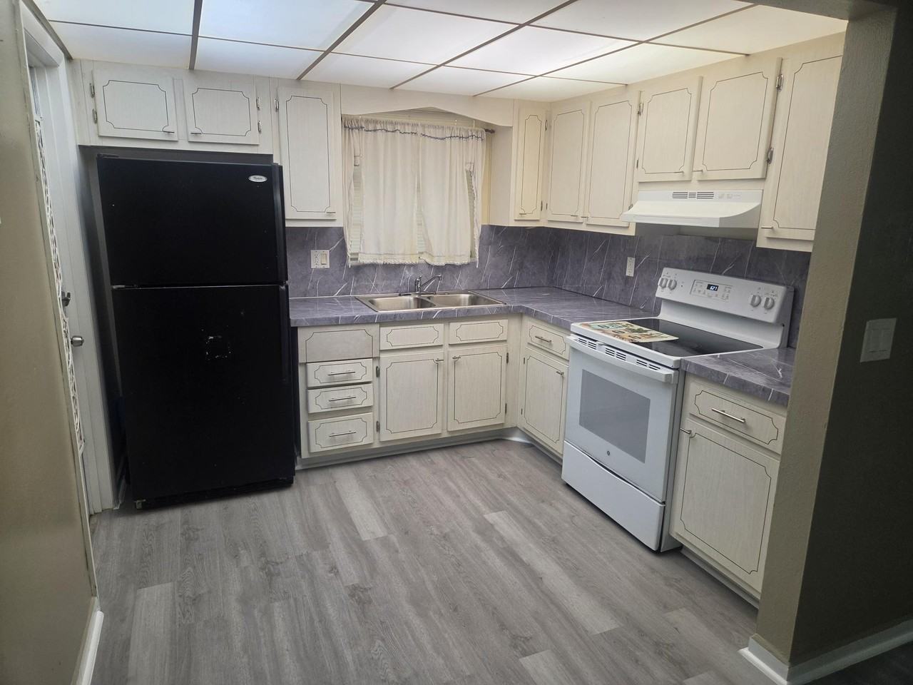 2031 Dewey St #107 - Photo 2 of 13