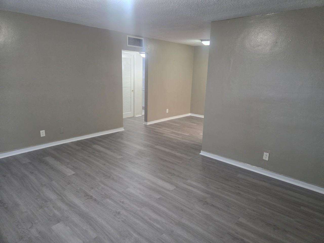 2031 Dewey St #107 - Photo 4 of 13