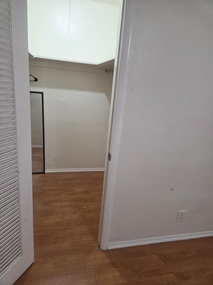 2031 Dewey St #107 - Photo 5 of 13
